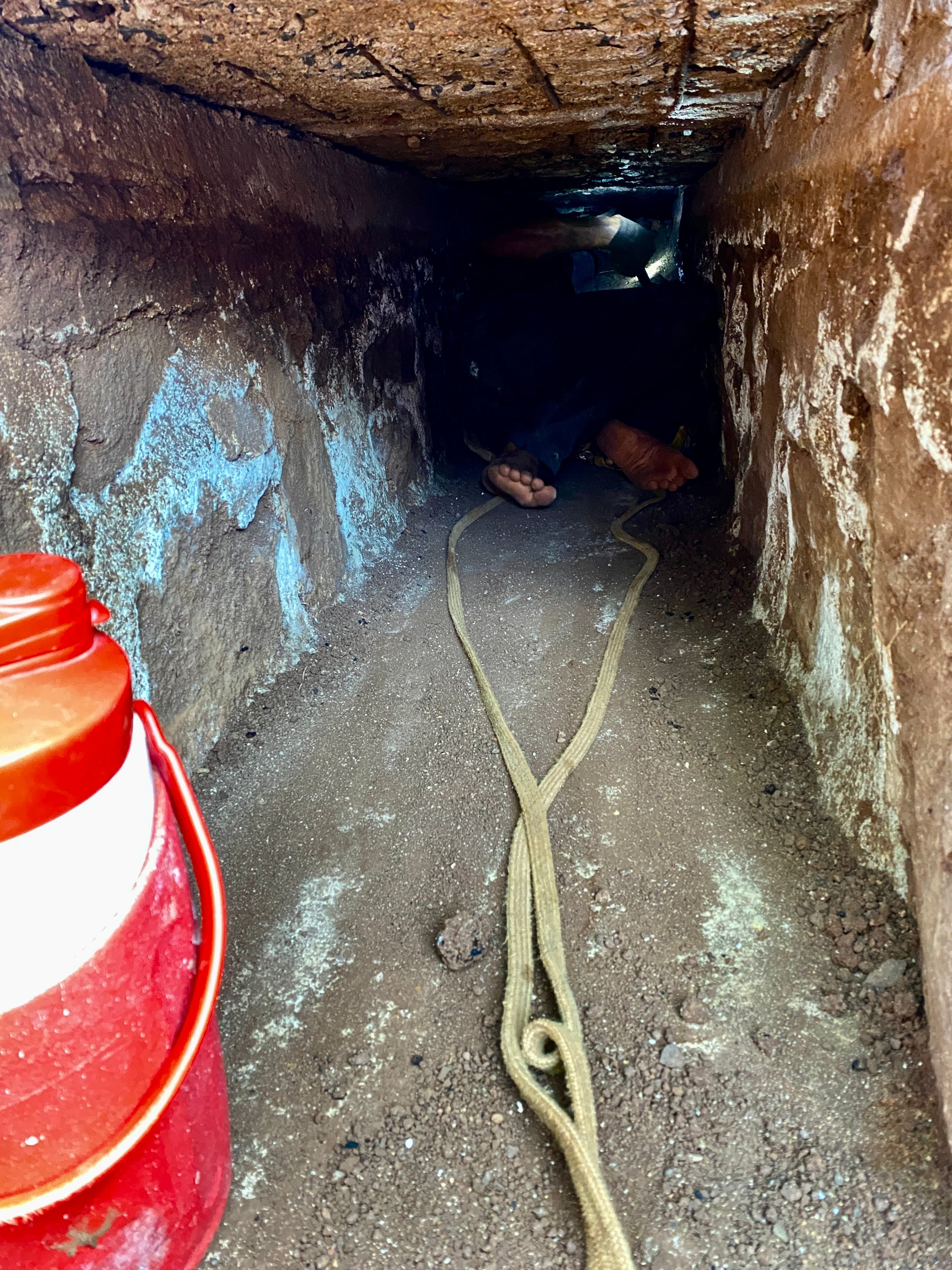 در تونل کار کنید.