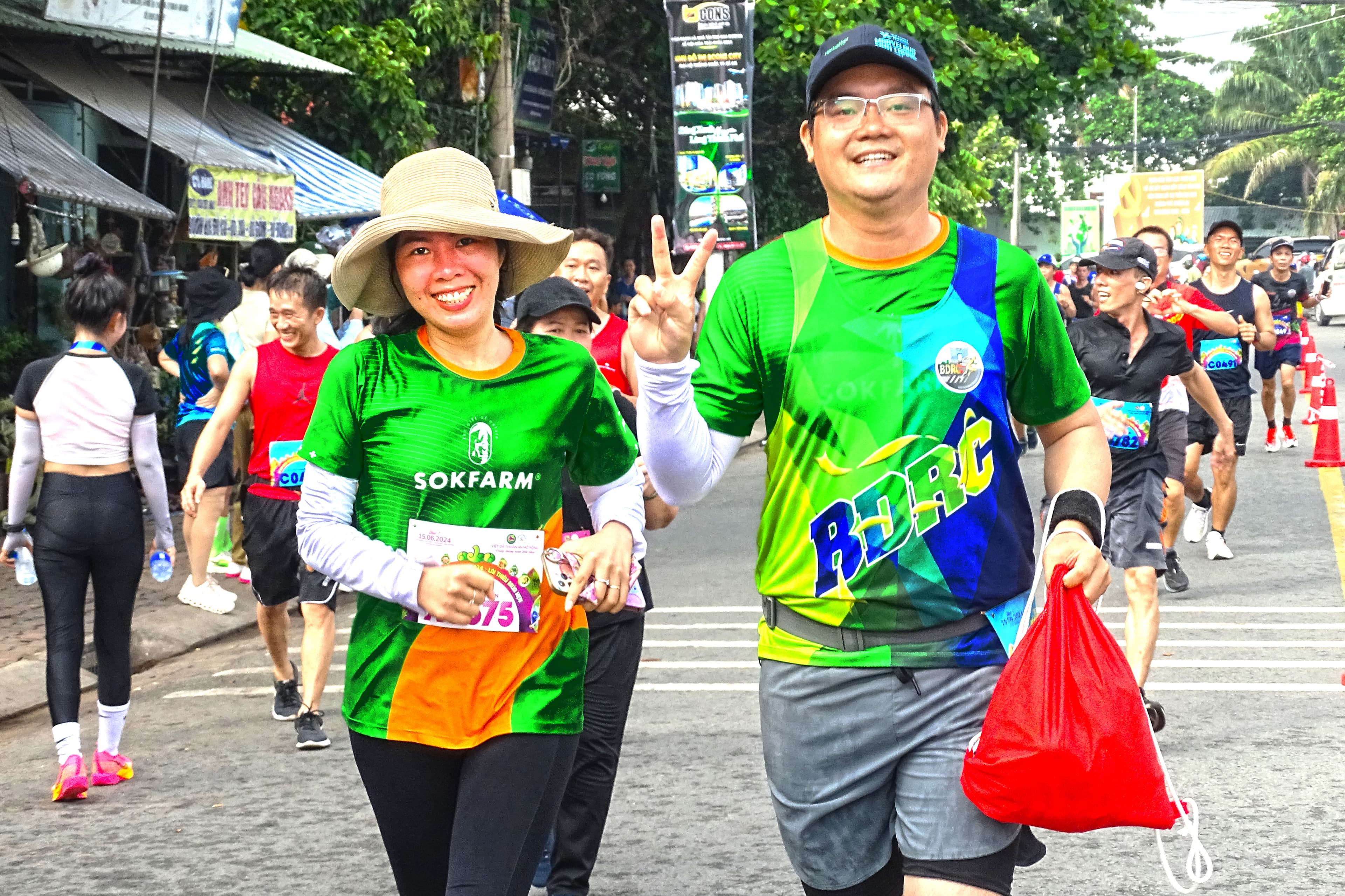 Dobbel lykke på Lai Thieu-veien i fruktmodningssesongen.