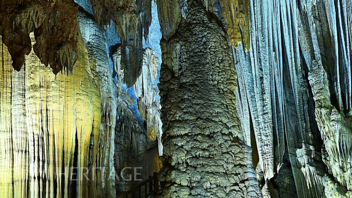 Prozkoumejte krápníkové jeskyně ve Vietnamu