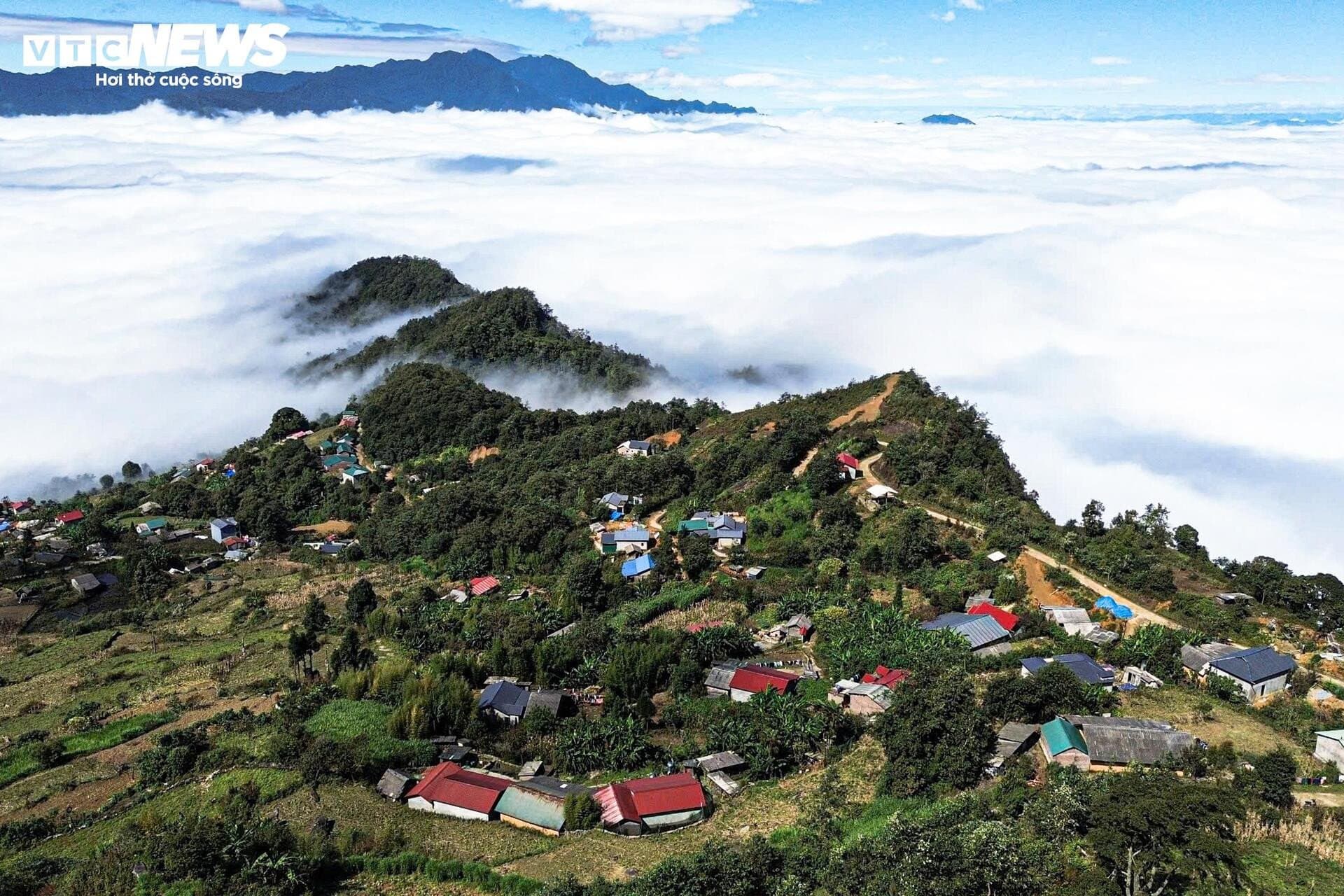 Y Tý vào mùa mây đẹp nhất, thôn Ngải Thầu Thượng hóa biển trắng cuộn trào