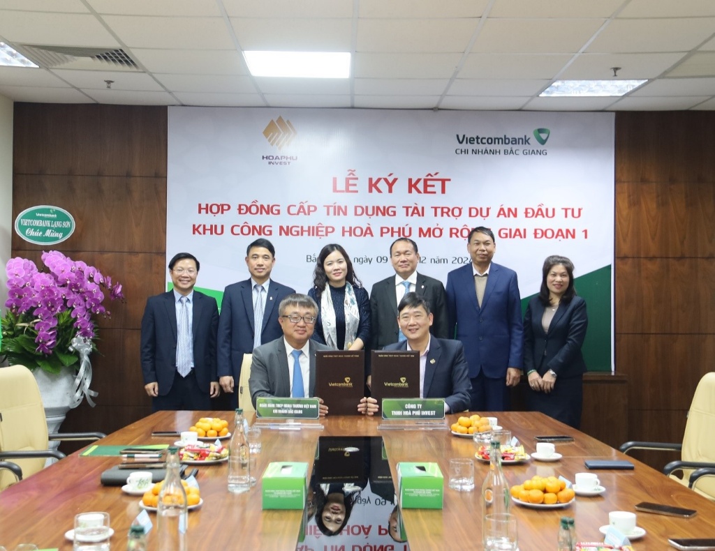 Vietcombank Bac Giang បានប្រារព្ធពិធីចុះហត្ថលេខាលើកិច្ចសន្យាឥណទានសម្រាប់គម្រោងពង្រីកសួនឧស្សាហកម្ម Hoa Phu ដំណាក់កាលទី 1