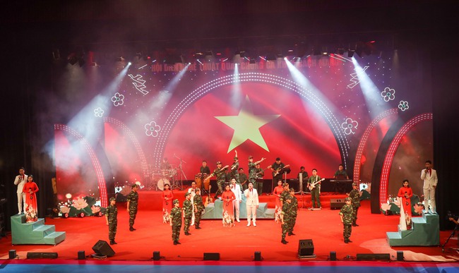23 đoàn nghệ thuật tham gia Hội diễn Nghệ thuật quần chúng "Ca khúc cách mạng" toàn quốc năm 2025 - Ảnh 1.