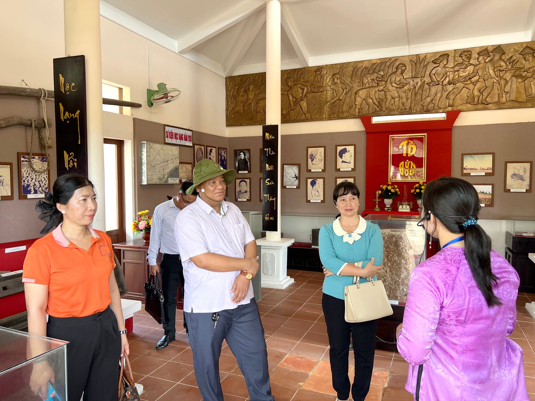 Báo động di tích bị… xâm hại