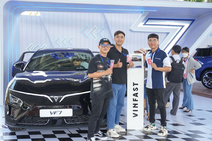 Giới chuyên môn đánh giá VF 7 đang là mẫu xe đáng mua nhất trong phân khúc. Anh 4 (4).jpeg