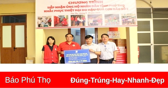 ទទួល​បាន​ទំនិញ​តម្លៃ​២​ពាន់​លាន​ដុង​ជូន​ប្រជាពលរដ្ឋ​រង​គ្រោះ​ដោយ​ខ្យល់ព្យុះ​លេខ​៣