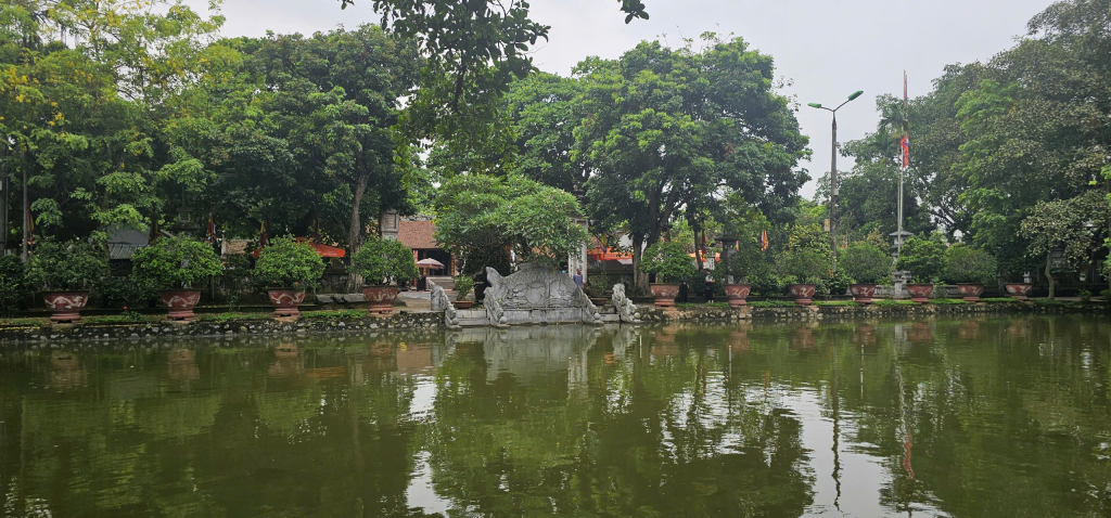 Passing through the five-door gate will be a crescent-shaped lake.