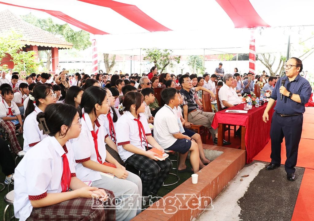 Nhà thơ Trần Đăng Khoa, Phó Chủ tịch Hội Nhà văn Việt Nam nói chuyện chuyên đề, giao lưu về sách và văn hóa đọc 