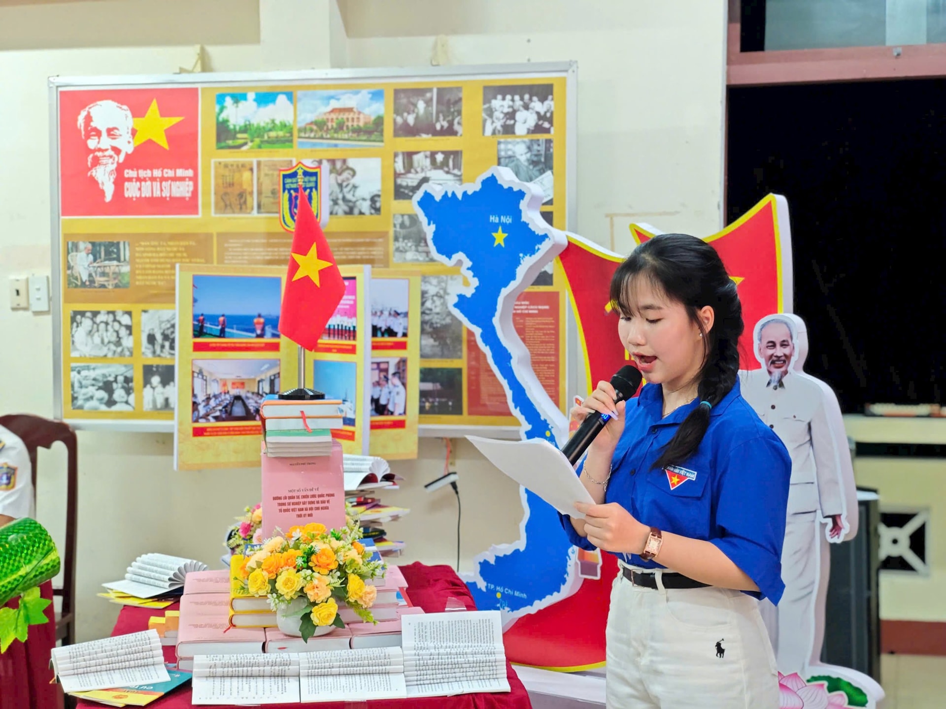 GIỚI THIỆU VỀ MÔ HÌNH SÁCH CỦA CÁC ĐỘI THI
