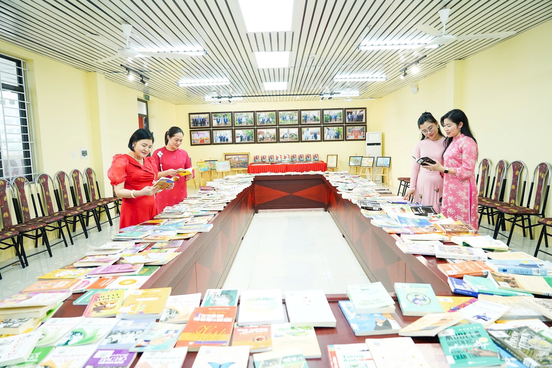 sach-trung-bay.jpg