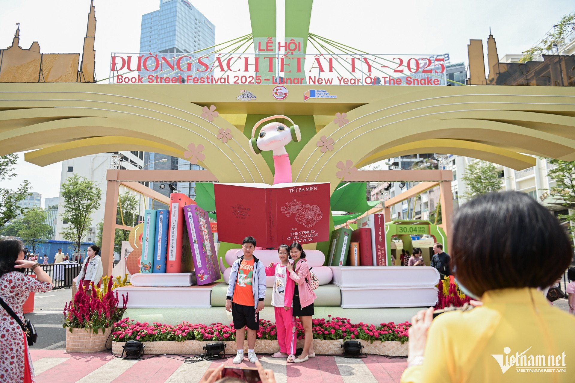 w-tet-nguyen-hue-21-1312-62326.jpg