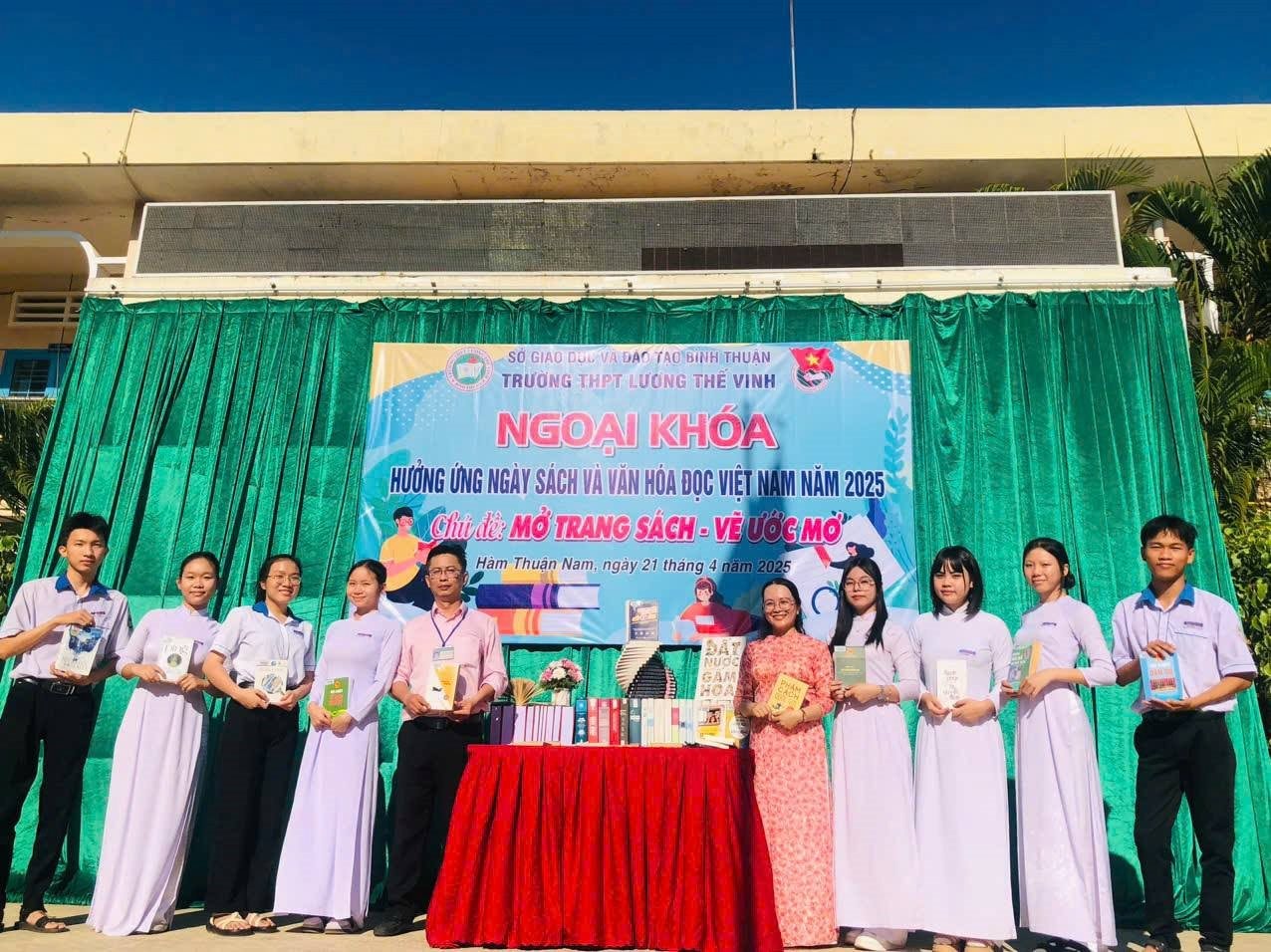 clb-doc-sach-luong-the-vinh.jpg