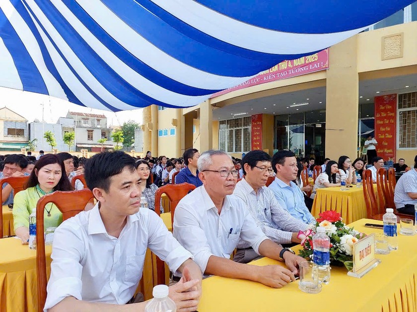 Các đại biểu tham dự.