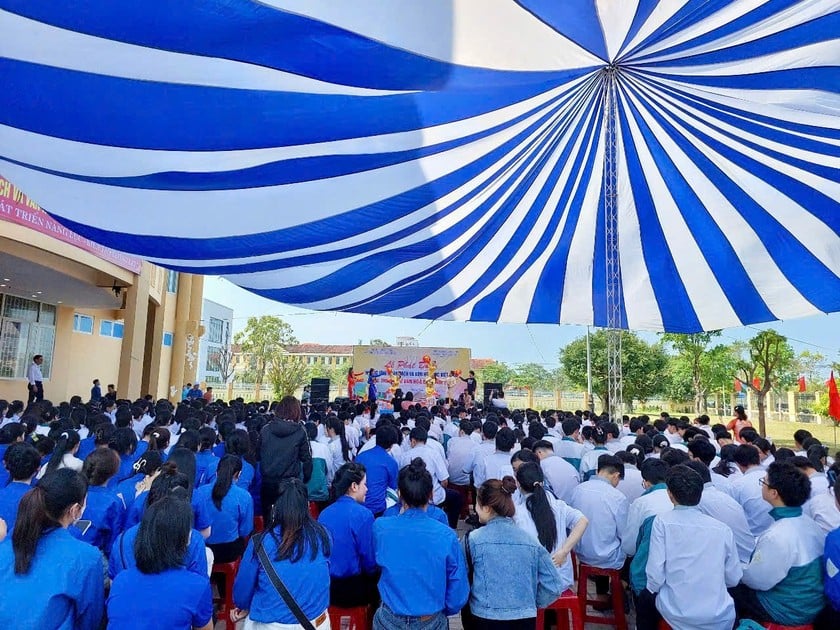 Hội sách thu hút 600 sinh viên, học sinh trên địa bàn tham gia.