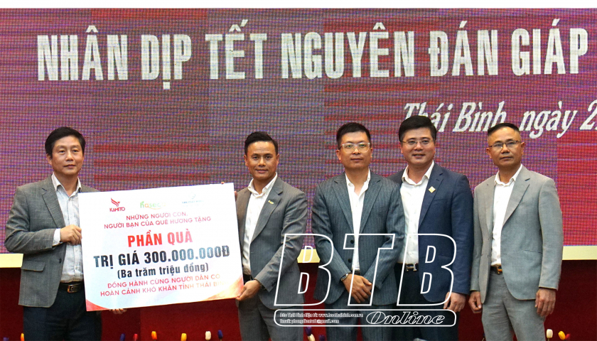 Tiếp nhận MV "Nắng ấm quê hương" và quà cho hộ nghèo nhân dịp tết Nguyên đán Giáp Thìn năm 2024