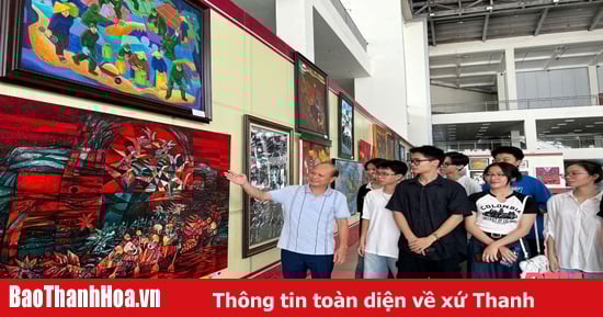 Đông đảo công chúng tham quan, thưởng lãm Triển lãm Mỹ thuật Bắc miền Trung