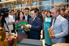 Opening-of-the-exhibition-on-innovation-and-OCOP-products-44