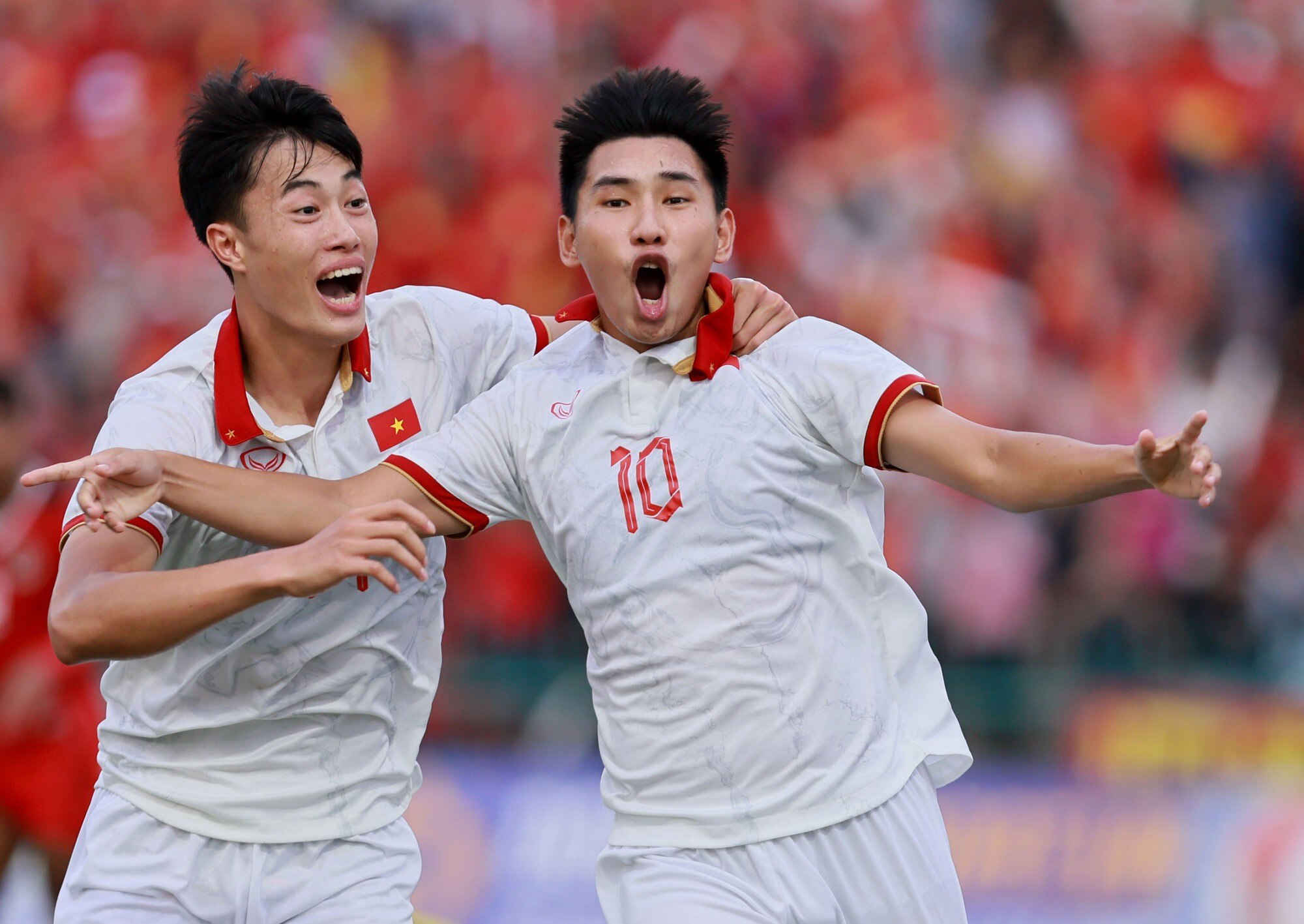 Xuân Tiến ghi bàn cho U.22 Việt Nam vào lưới U.22 Indonesia