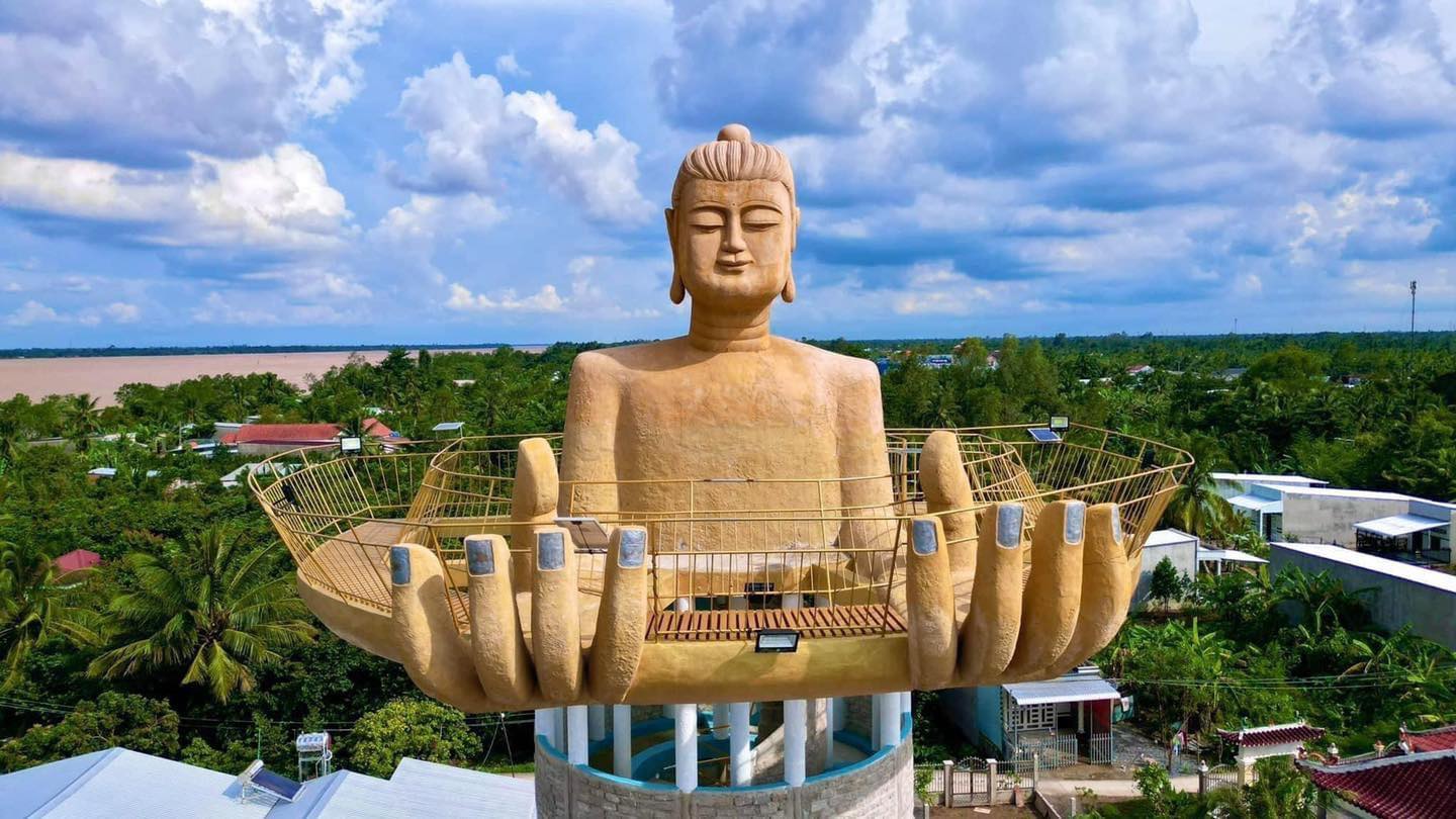 Loạn 'bàn tay' du lịch ở Việt Nam - Ảnh 3.