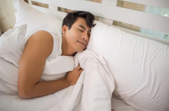 Ngủ đủ giấc giúp cơ thể phục hồi, sản sinh lượng nội tiết trong cơ thể. Ảnh: Freepik