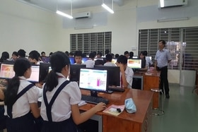 14.930 máy tính bảng trong Chương trình “Sóng và máy tính cho em” đã được trao cho học sinh nghèo