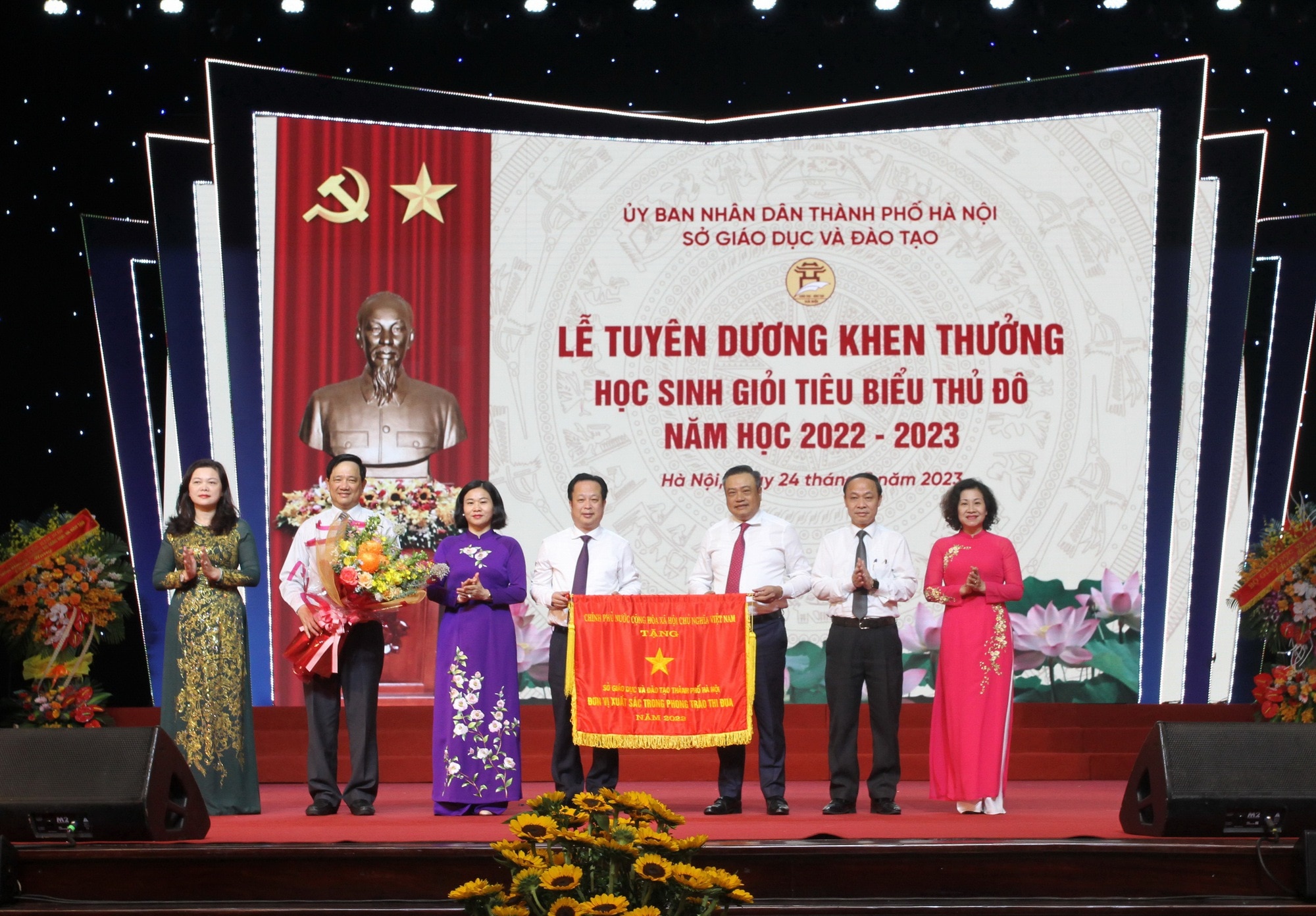 Hà Nội dẫn đầu cả nước về học sinh giỏi quốc gia, quốc tế   - Ảnh 2.
