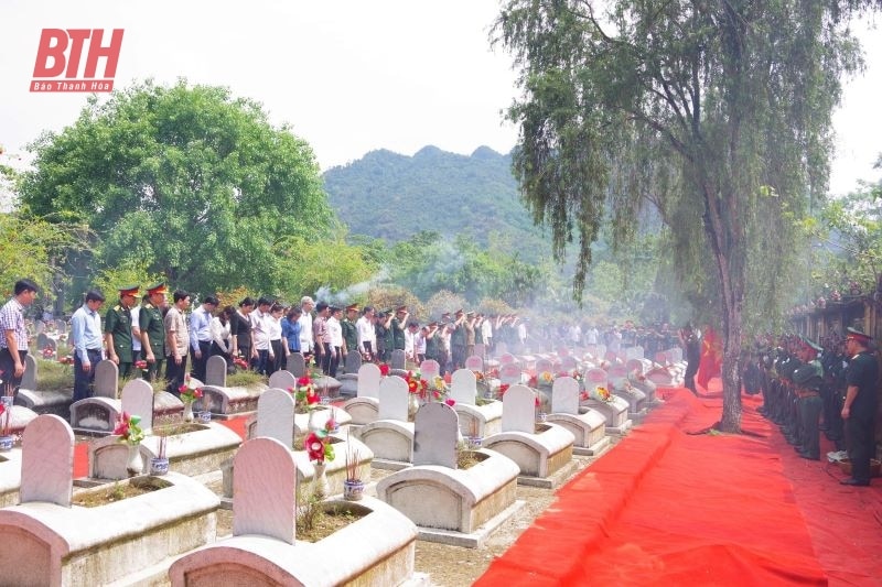 Truy điệu và an táng 16 hài cốt liệt sĩ Quân tình nguyện và chuyên gia Việt Nam hy sinh tại Lào