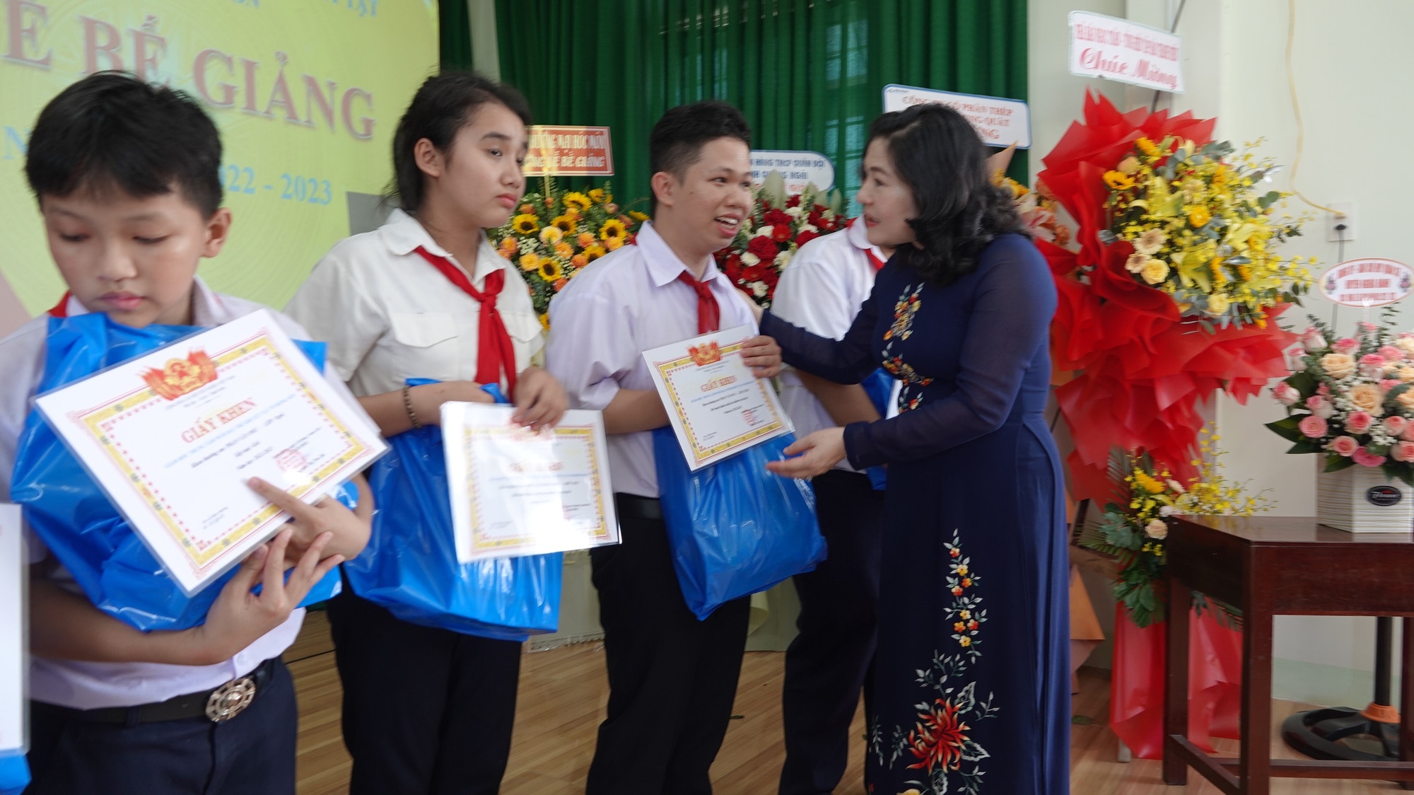 Trung tâm nuôi dạy trẻ khuyết tật Võ Hồng Sơn: Vượt khó khăn chăm lo cho trẻ  - Ảnh 2.