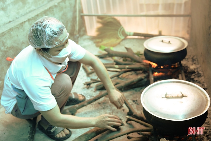 Độc đáo quy trình chế biến món cá tràu kho “queo” làng Yên
