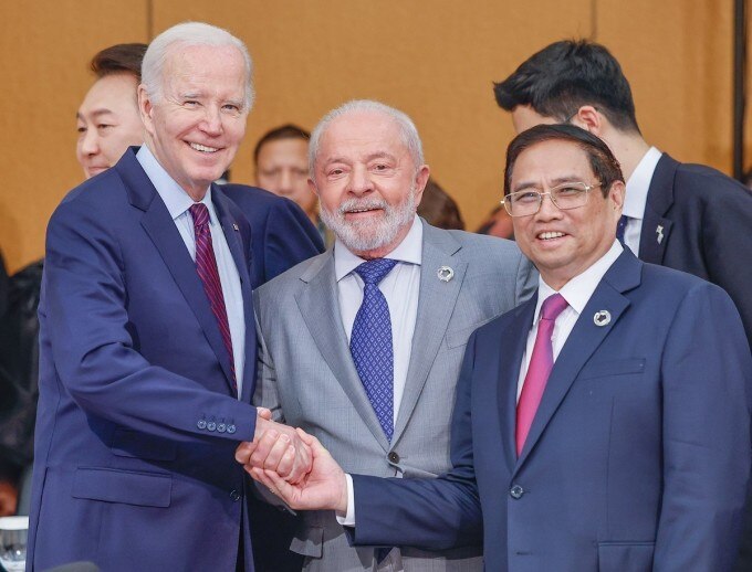 Thủ tướng Phạm Minh Chính, Thủ tướng Biden và Tổng thống Brazil Luiz Inácio Lula da Silva tại phiên thảo luận về Hướng đến một thế giới hòa bình, ổn định và thịnh vượng, ngày 21/5, tại Hiroshima, Nhật Bản. Ảnh: TTXVN