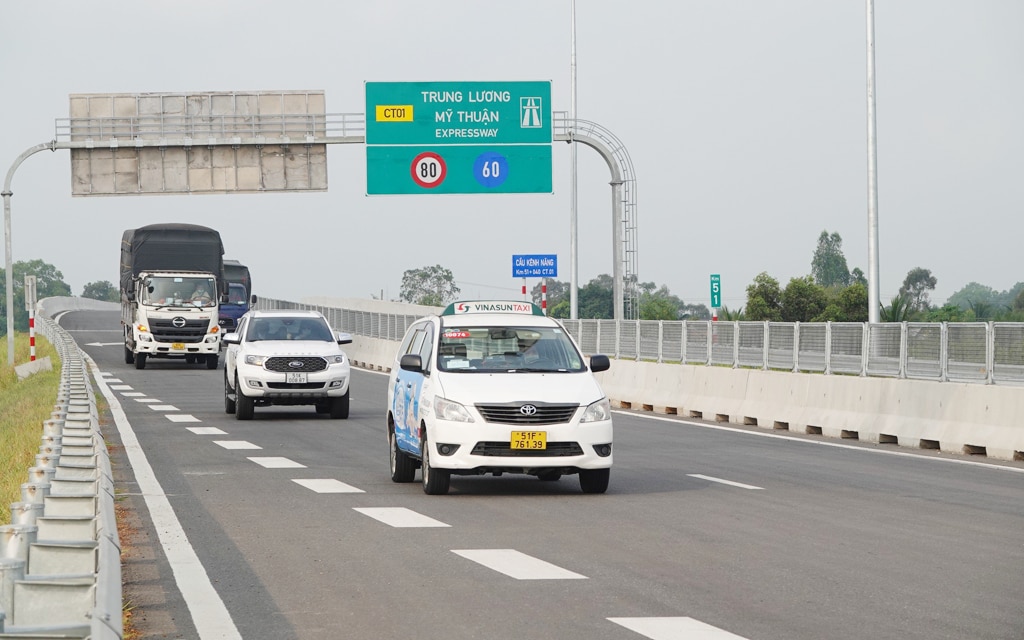 Vì sao tốc độ cao tốc Việt Nam quá thấp?: Bí bách trong 4 làn xe - Ảnh 1.