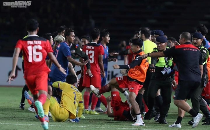 Cầu thủ U22 Thái Lan không được lên tuyển nửa năm sau vụ xô xát với Indonesia - 1