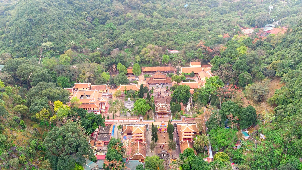 Di tích chùa Hương được phê duyệt nhiệm vụ lập quy hoạch tu bổ, phục hồi - Ảnh 1.