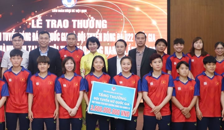 Đội tuyển nữ Việt Nam nhận 5,8 tỷ đồng tiển thưởng sau SEA Games 32 - 1
