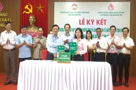 Ký kết chương trình phối hợp giữa Ủy ban MTTQ Việt Nam tỉnh và Ngân hàng CSXH chi nhánh tỉnh Quảng Trị