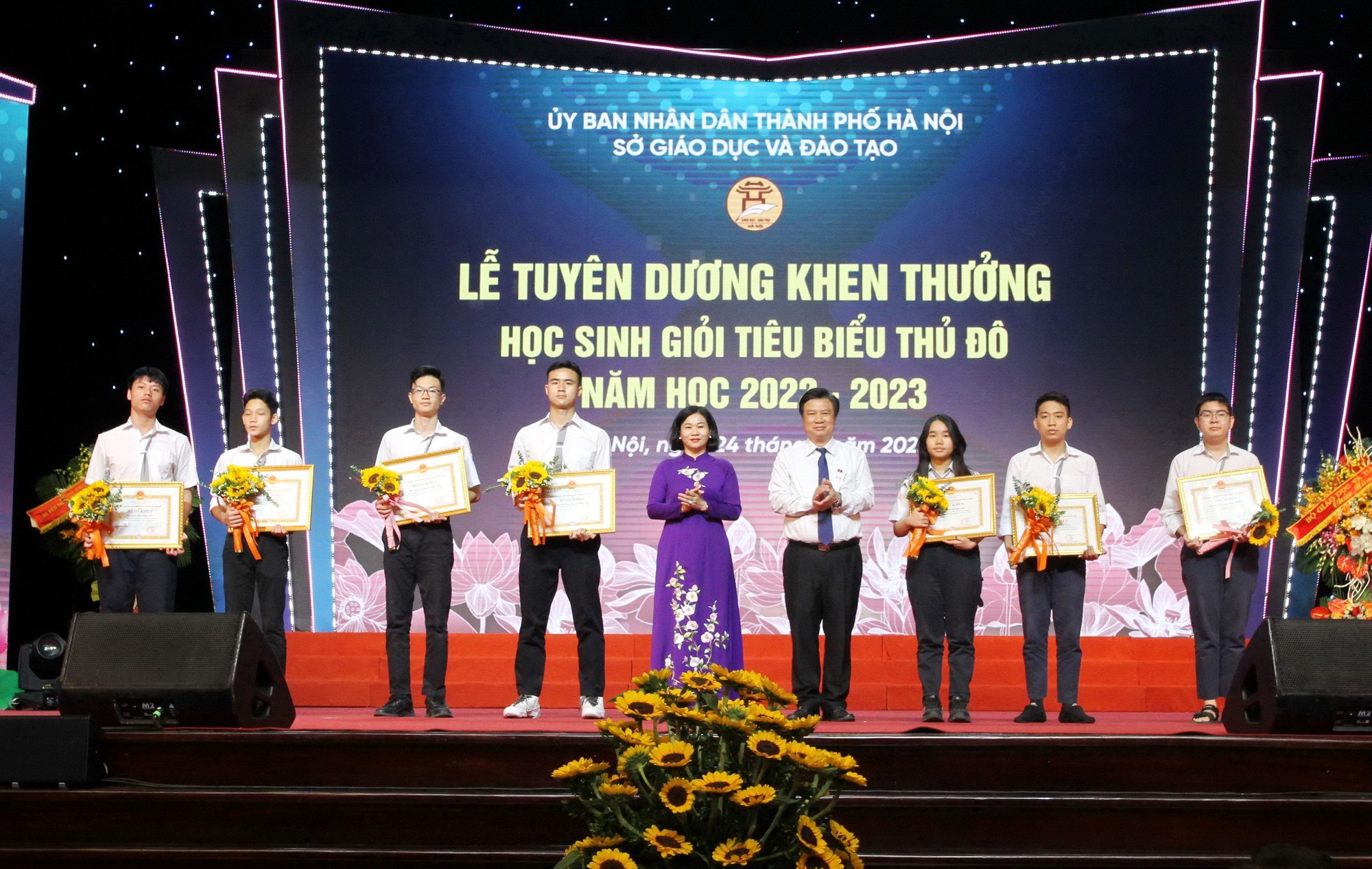 Hà Nội dẫn đầu cả nước về học sinh giỏi quốc gia, quốc tế   - Ảnh 1.