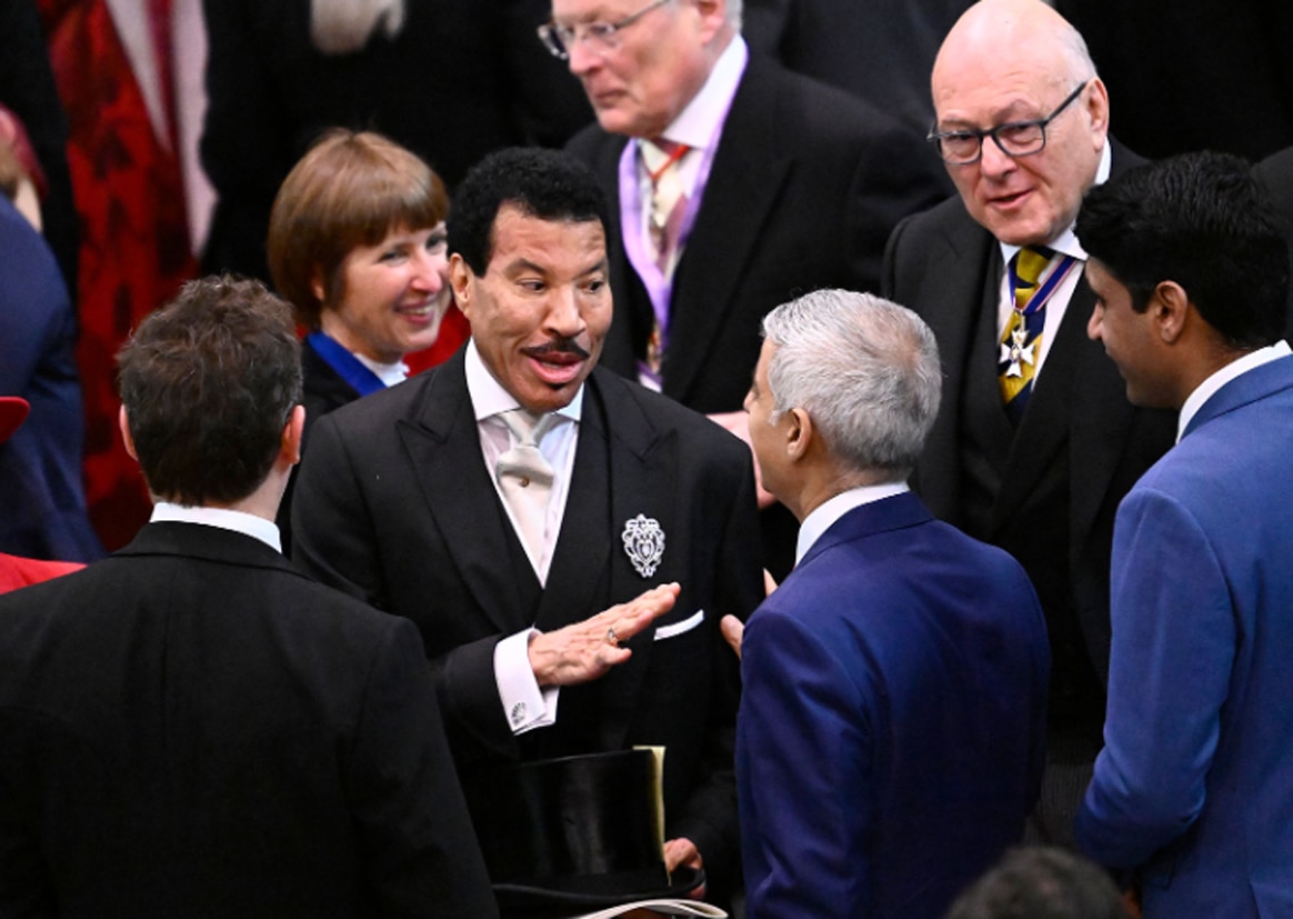 Lionel Richie, Emma Thompson were the first guests to attend the coronation of King Charles - Photo 1.