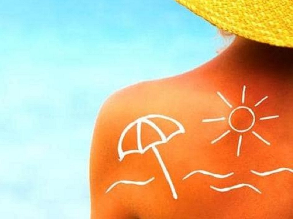 4 điều cần làm để bảo vệ bản thân trước nắng nóng khi đi du lịch - Ảnh 1.