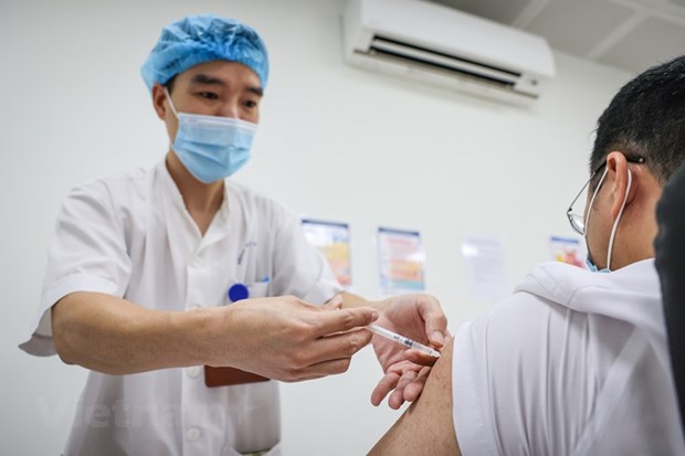 Tiêm vắc-xin ngừa COVID-19. Nguồn: Vietnam+