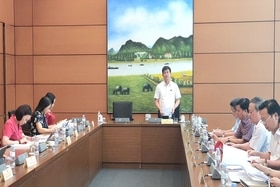 Đoàn ĐBQH tỉnh Quảng Trị tham gia thảo luận tại tổ về các dự án luật 