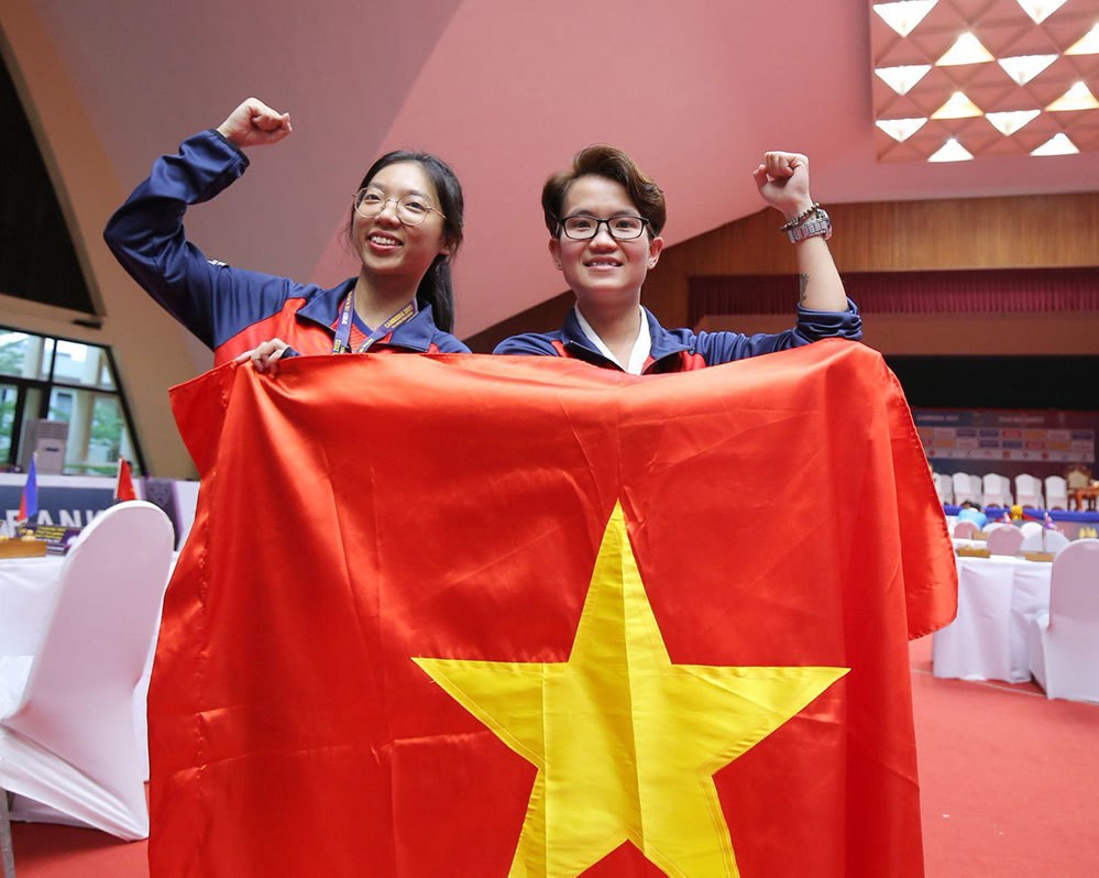 Khi SEA Games 32 chưa khai mạc, đoàn thể thao Việt Nam đã có tấm HCV đầu tiên môn cờ ốc. Hai kỳ thủ Tôn Nữ Hồng Ân và Phạm Thanh Phương Thảo giành chiến thắng nội dung đồng đội 60 phút.