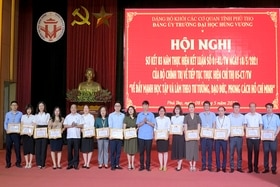 Trường Đại học Hùng Vương: Khen thưởng 19 điển hình học tập và làm theo tư tưởng, đạo đức, phong cách Hồ Chí Minh