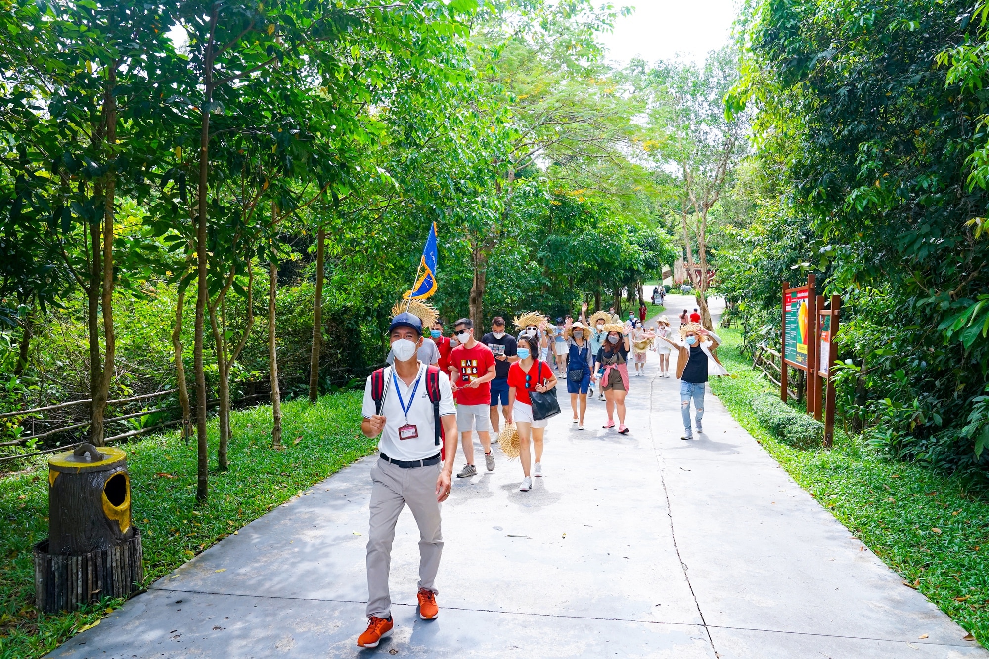 Saigontourist Group đặt mục tiêu thu 14.000 tỉ đồng năm 2023 - Ảnh 1.