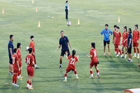 Nữ U20 Việt Nam bắt đầu tập luyện tại SVĐ Việt Trì