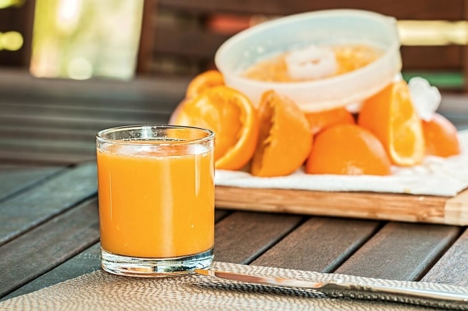 Các chuyên gia cho biết uống nước cam trước bữa ăn có thể gây hại cho sức khỏe. Ảnh: Pexel