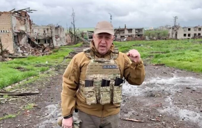 Yevgeny Prigozhin, lãnh đạo tập đoàn an ninh tư nhân Nga Wagner, tại chiến trường miền đông Ukraine. Ảnh: TASS