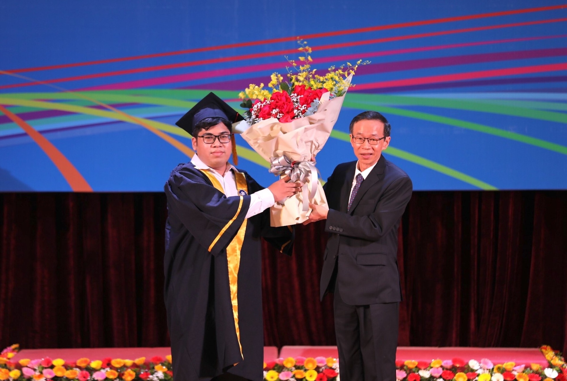 10X Đà Nẵng tốt nghiệp điểm GPA cao nhất lịch sử khoa Địa - ĐH Sư phạm Hà Nội - 3