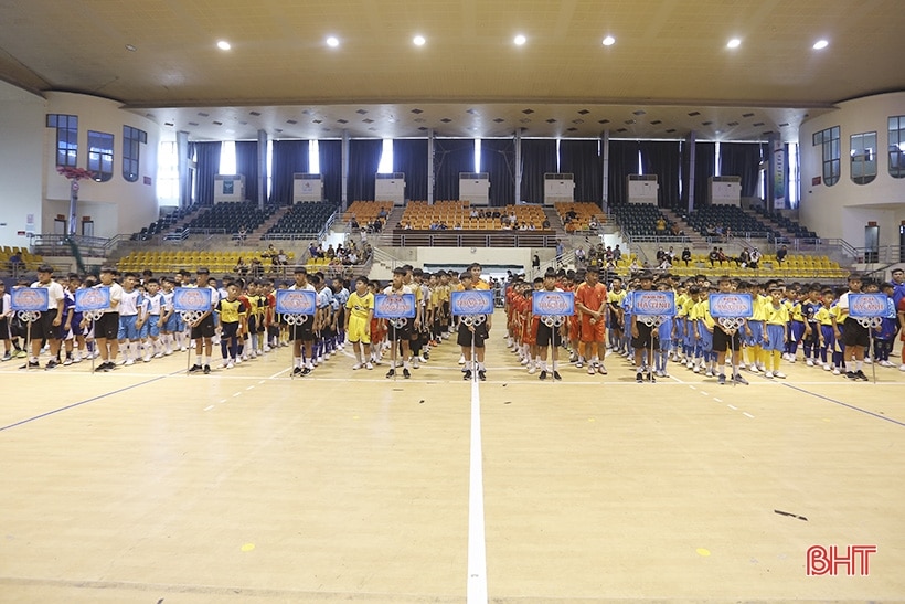 15 đội bóng tranh tài tại Giải Bóng đá thiếu niên - nhi đồng Hà Tĩnh 