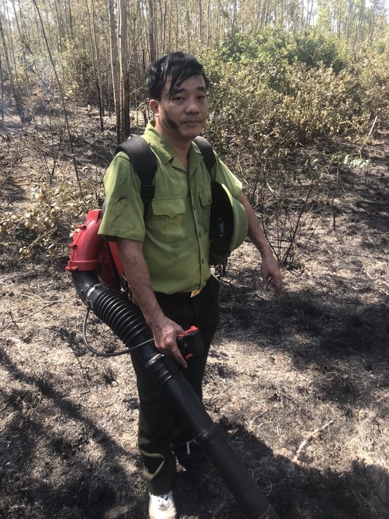 Huy động hàng trăm người nỗ lực dập tắt cháy rừng ở Hà Tĩnh  ảnh 5