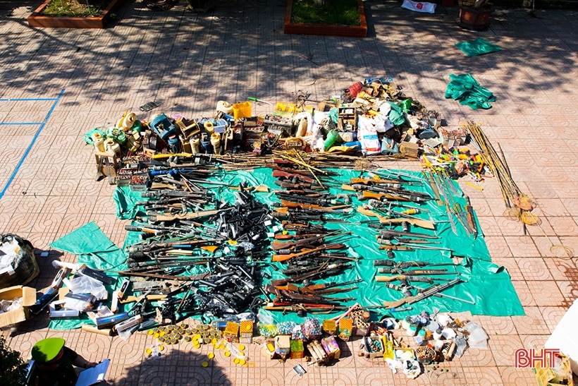 Công an Hương Sơn tiêu hủy số lượng lớn vũ khí và vật liệu nổ
