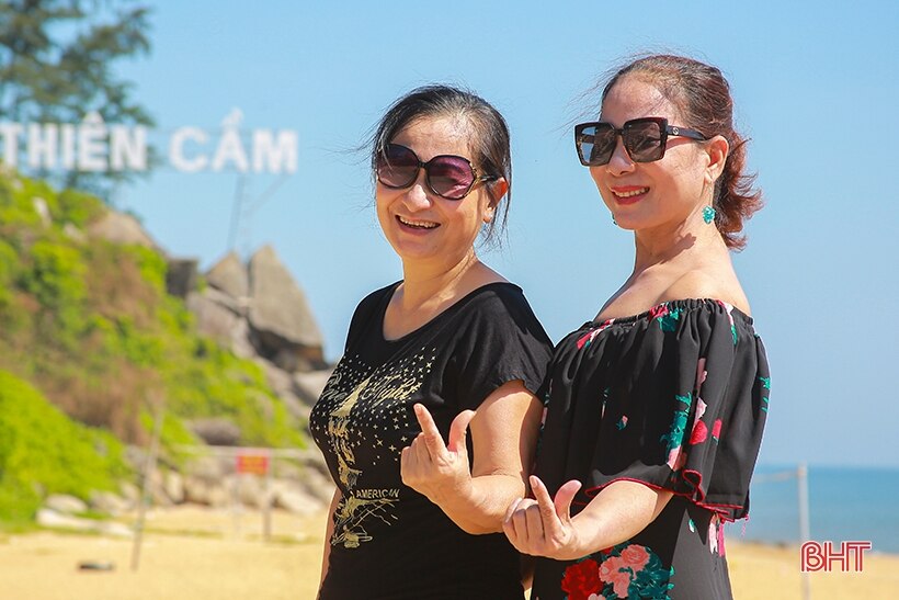 Nhiều trải nghiệm hấp dẫn chờ du khách ở biển Thiên Cầm